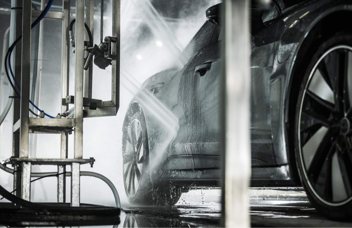 Express Tunnel Wash vs. Touchless Wash: Which Cleans Your Car Better?